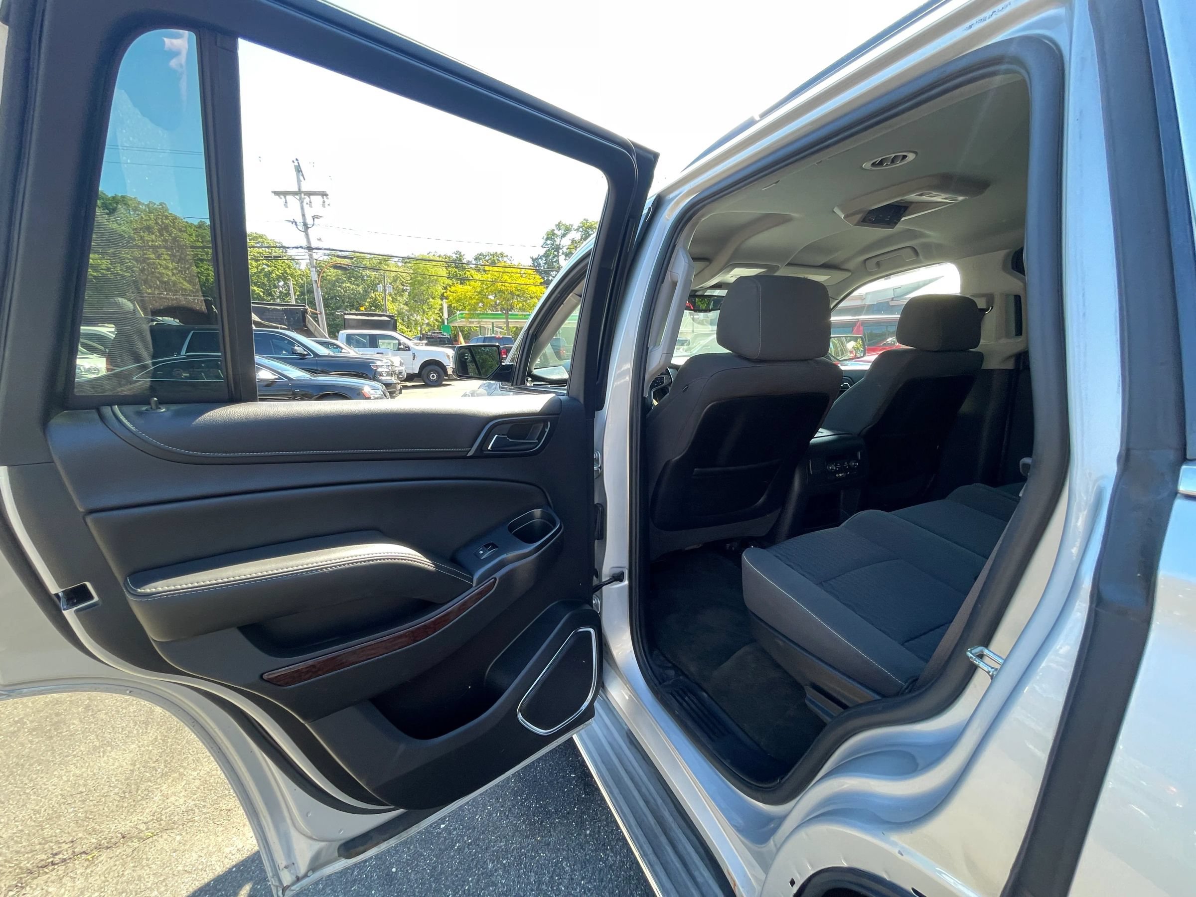 Used 2015 GMC Yukon SLE w/ HD Trailering Package AWD/4WD image 19