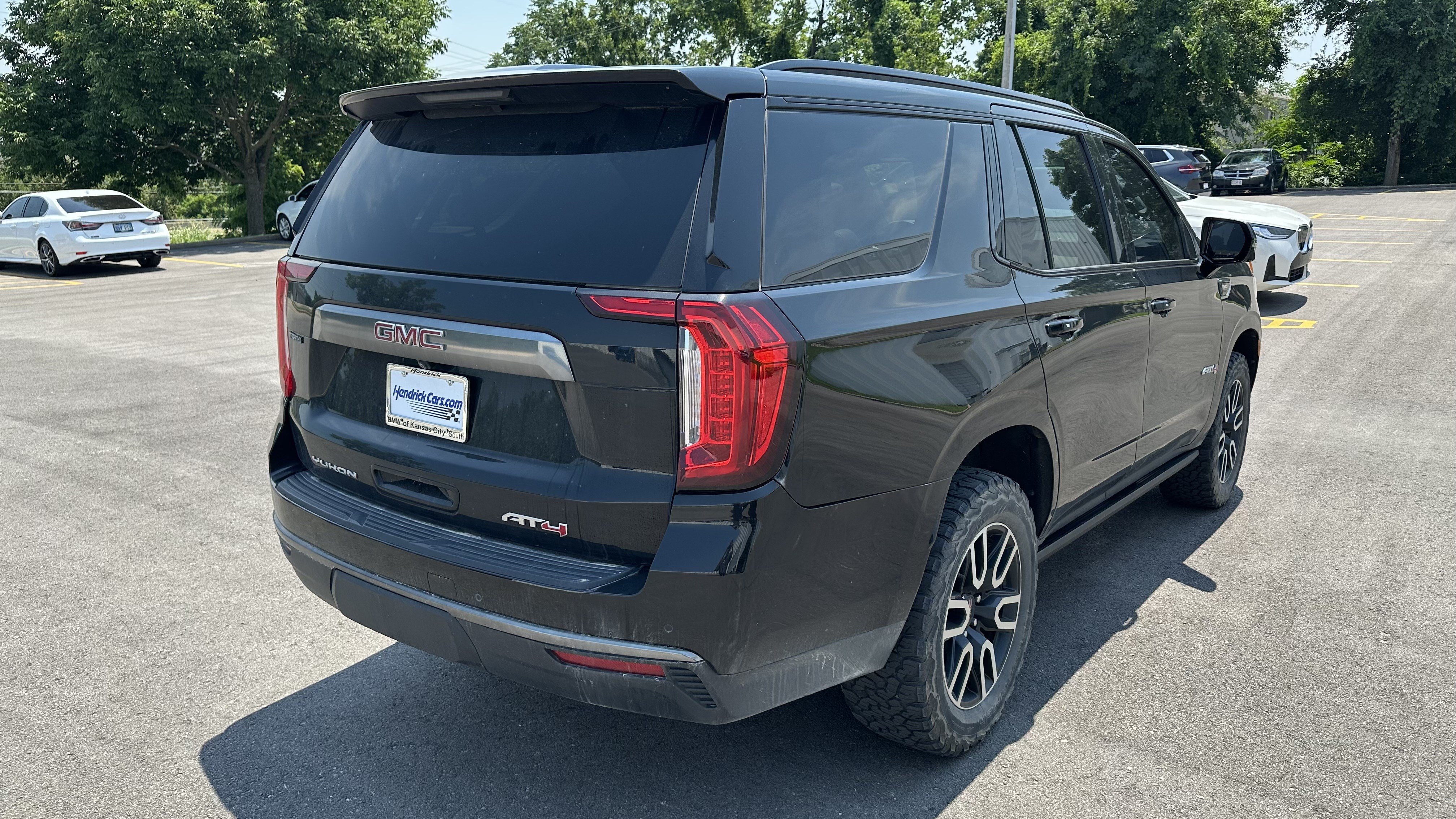 Used 2021 GMC Yukon AT4 w/ AT4 Premium Package AWD/4WD image 10