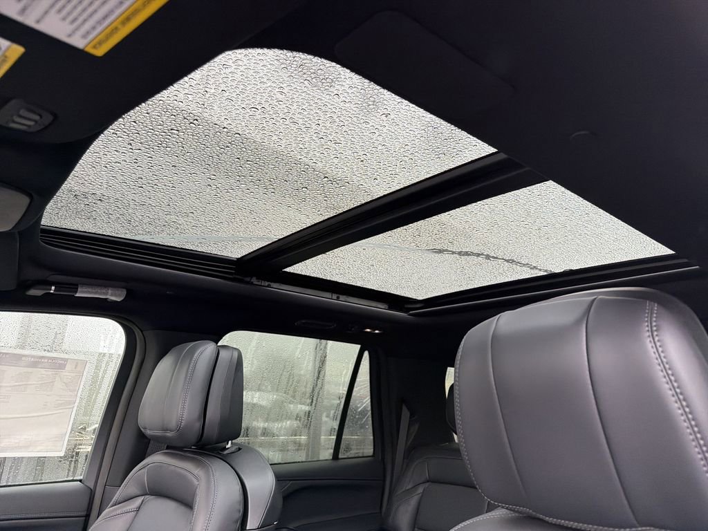 New 2025 Lincoln Navigator Reserve w/ Jet Appearance Package image 11
