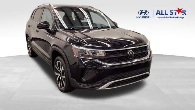 Used 2024 Volkswagen Taos SE image 1