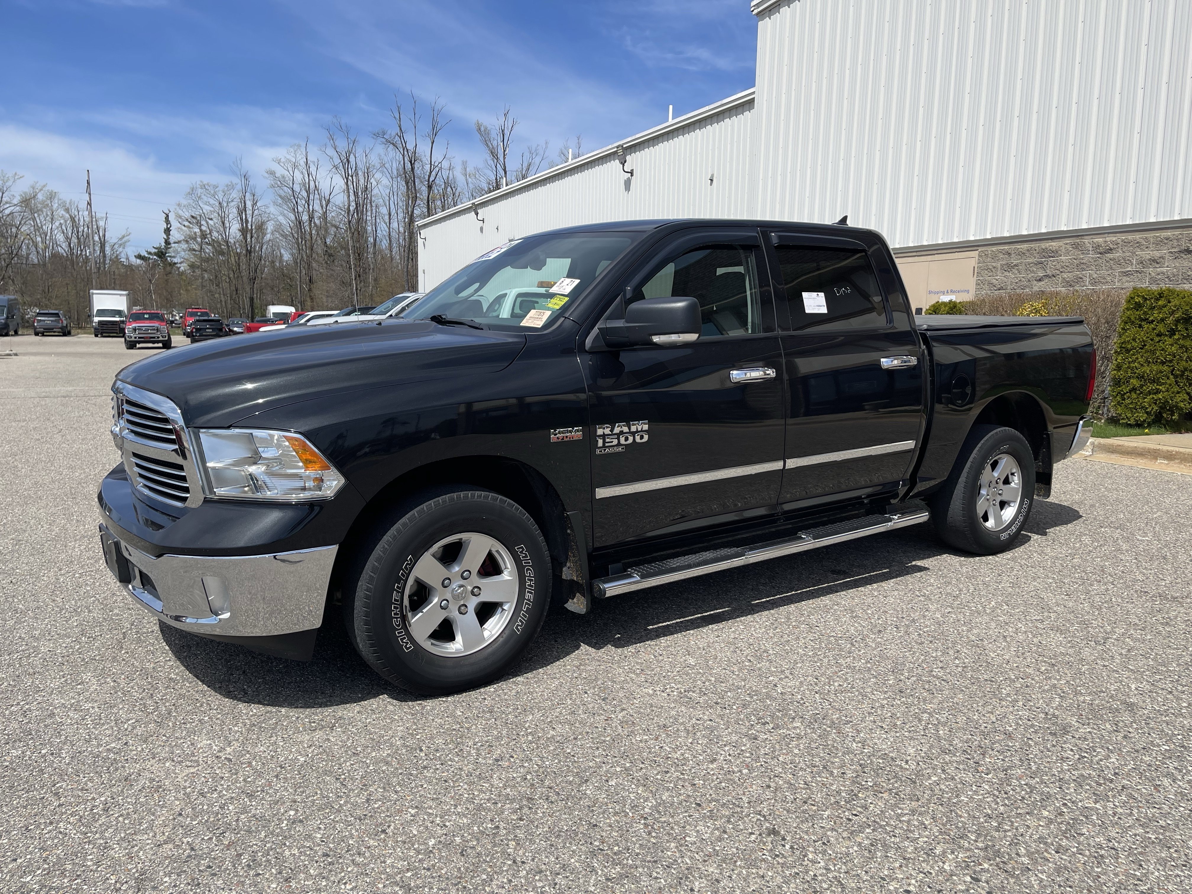Used 2019 RAM 1500 Classic SLT w/ SLT Plus D￩cor Group AWD/4WD image 8