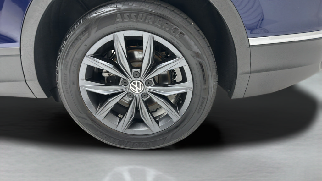 Used 2023 Volkswagen Tiguan SE AWD/4WD image 10