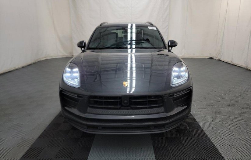 Used 2024 Porsche Macan w/ Premium Plus Package image 2
