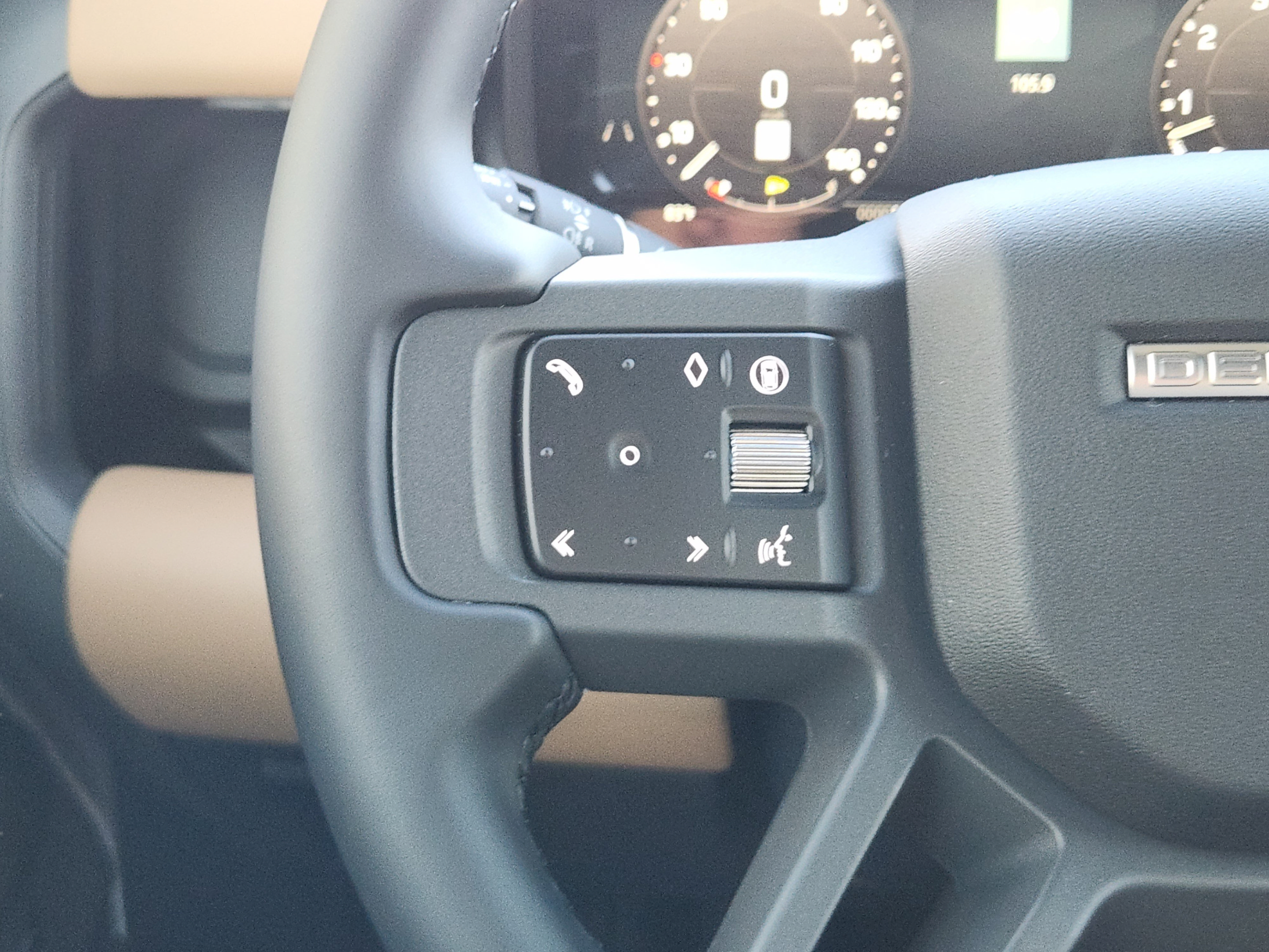 New 2026 Land Rover Defender 110 X-Dynamic SE AWD/4WD image 23