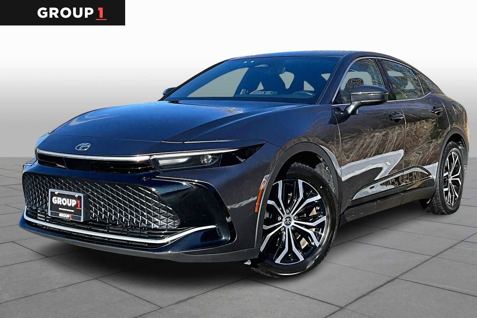 Used 2023 Toyota Crown XLE image 1