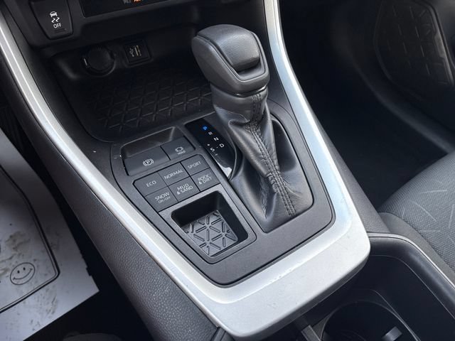 Used 2024 Toyota RAV4 XLE AWD/4WD image 17