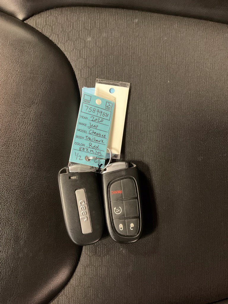 Used 2020 Jeep Cherokee Trailhawk w/ Cold Weather Group AWD/4WD image 37