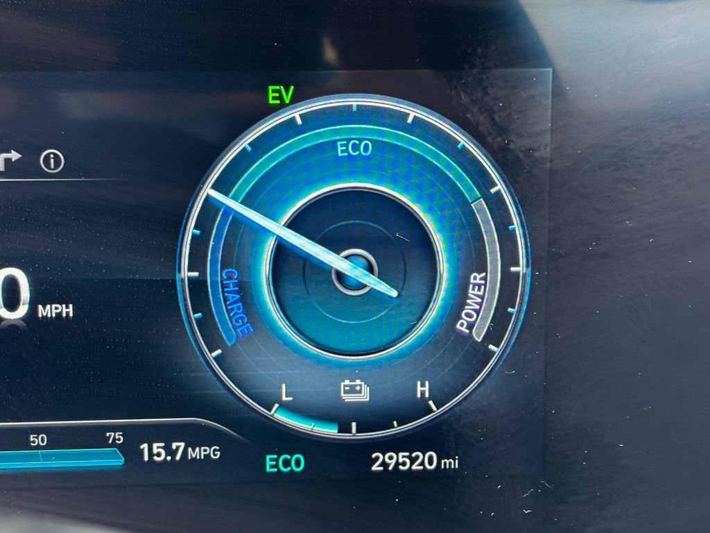 Used 2025 Hyundai Elantra Limited image 30