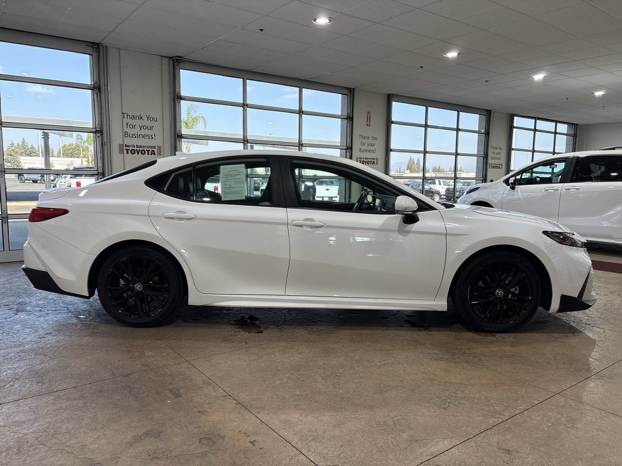 Used 2025 Toyota Camry SE FWD image 3