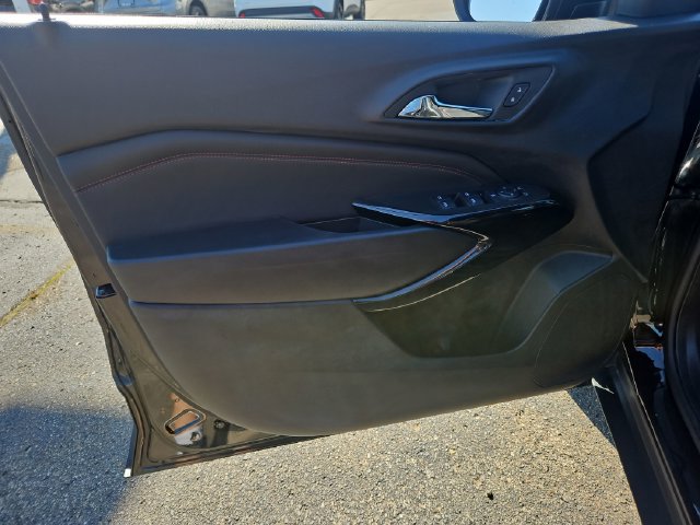Used 2025 Chevrolet Trax RS w/ Sunroof Package FWD image 11