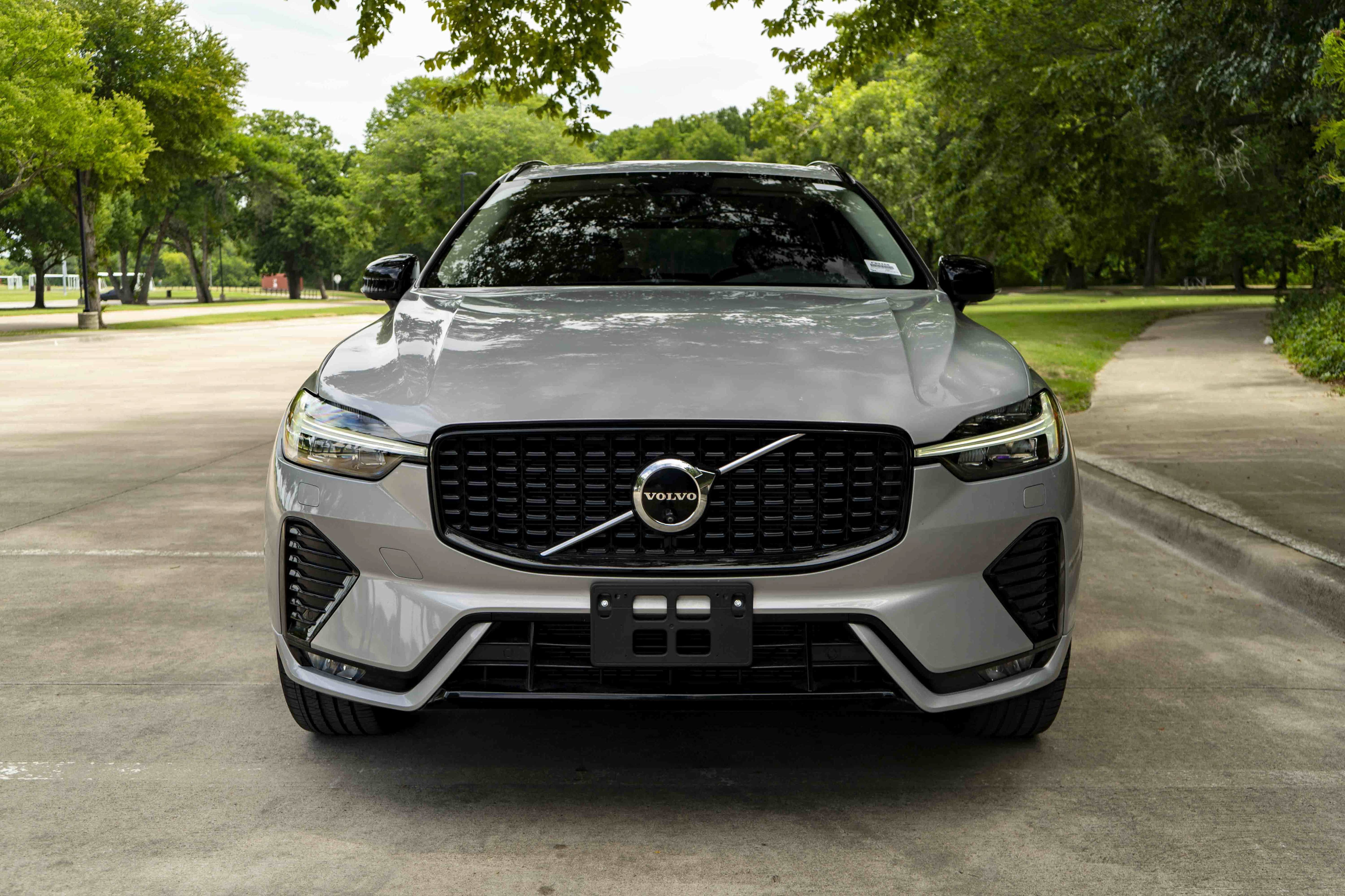 Used 2024 Volvo XC60 B5 Plus AWD/4WD image 3