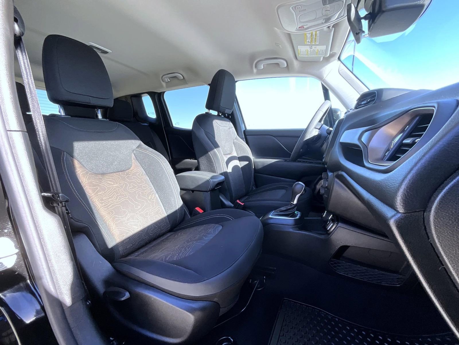 Used 2023 Jeep Renegade Latitude image 16