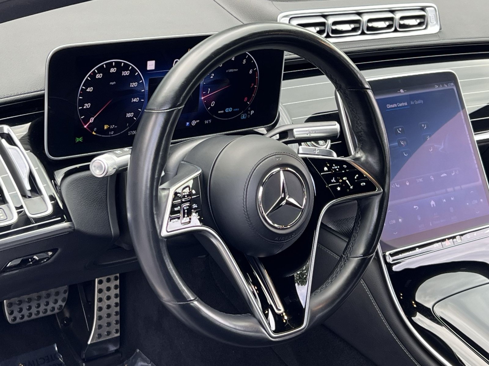 Used 2022 Mercedes-Benz S 580 4MATIC Sedan w/ AMG Line Package image 21