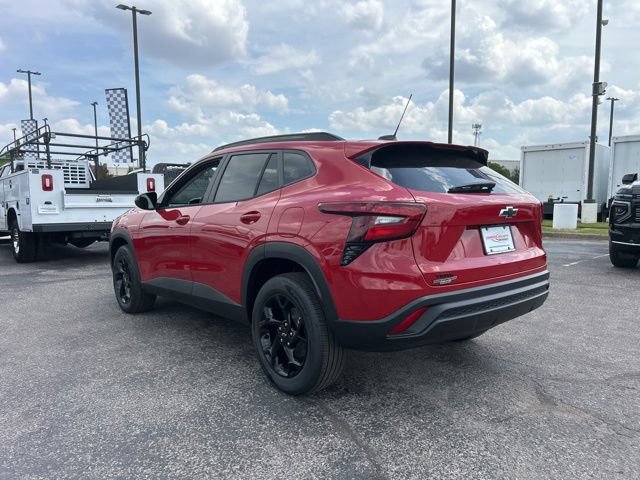 New 2026 Chevrolet Trax LT w/ Midnight Edition FWD image 5