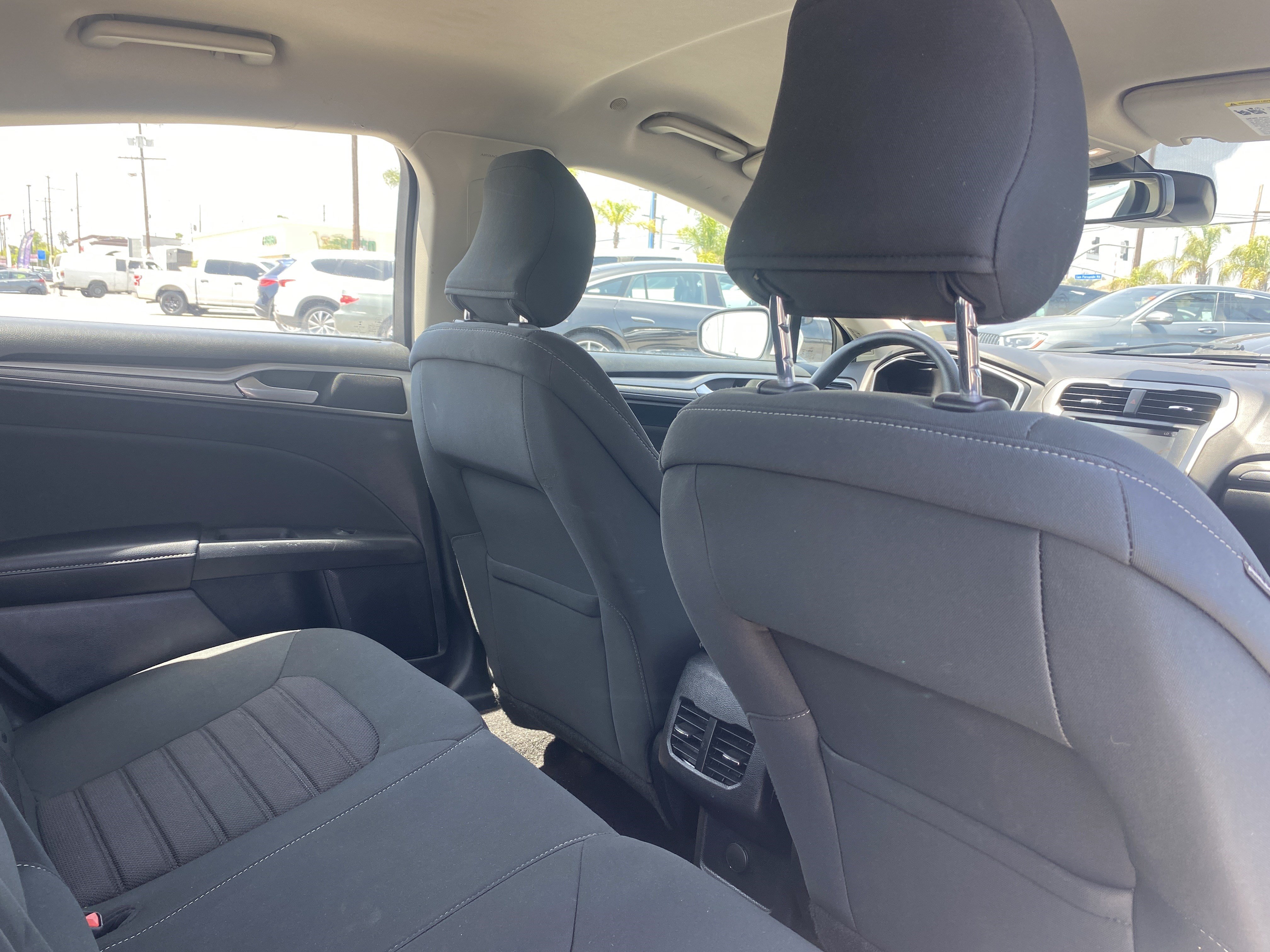 Used 2019 Ford Fusion SE FWD image 25