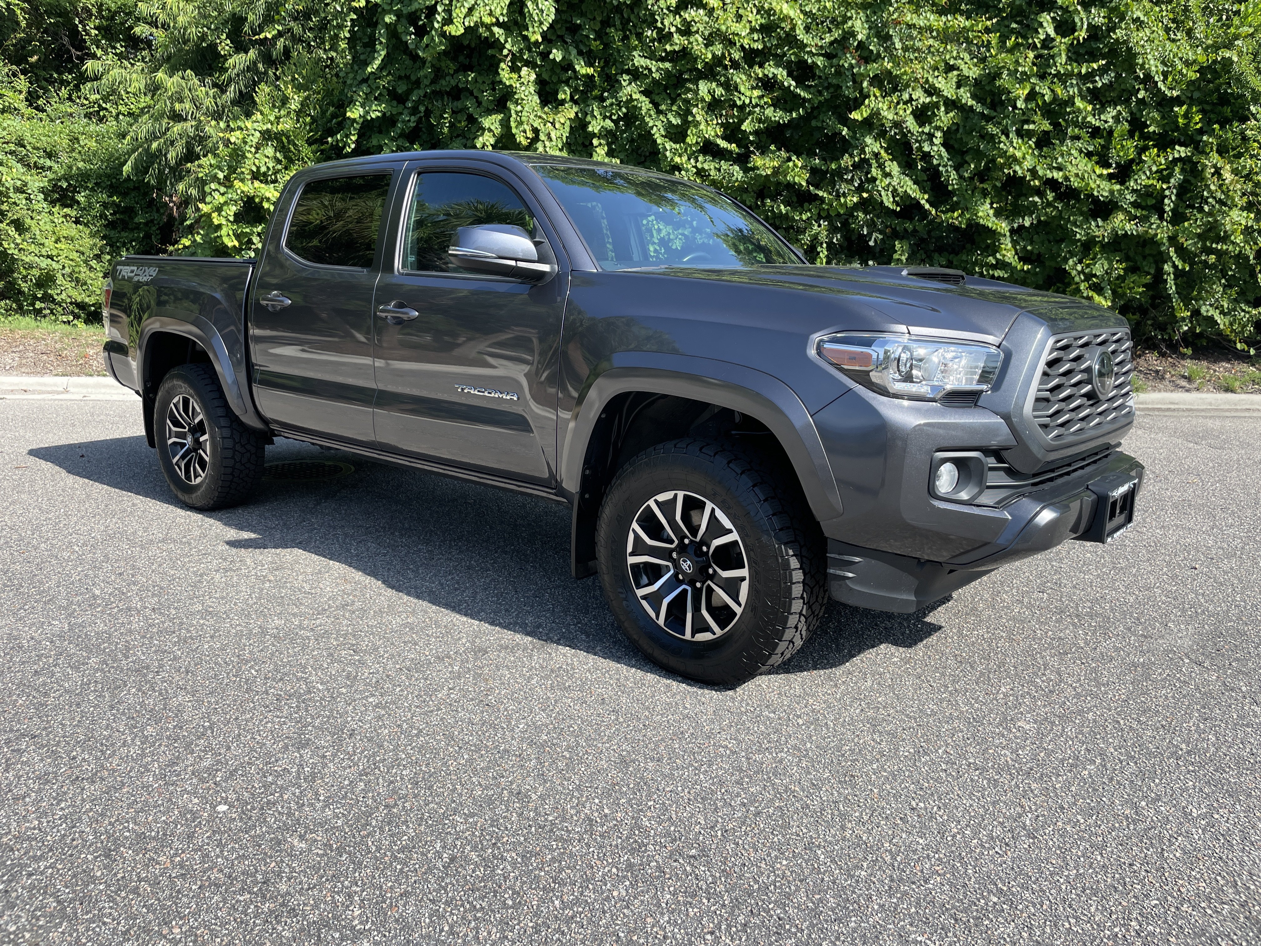 Used 2022 Toyota Tacoma TRD Sport w/ Technology Package AWD/4WD image 2