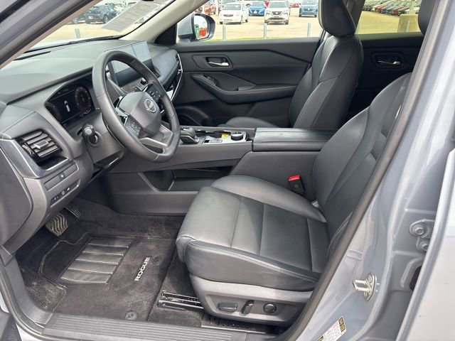 Used 2025 Nissan Rogue SL AWD/4WD image 7