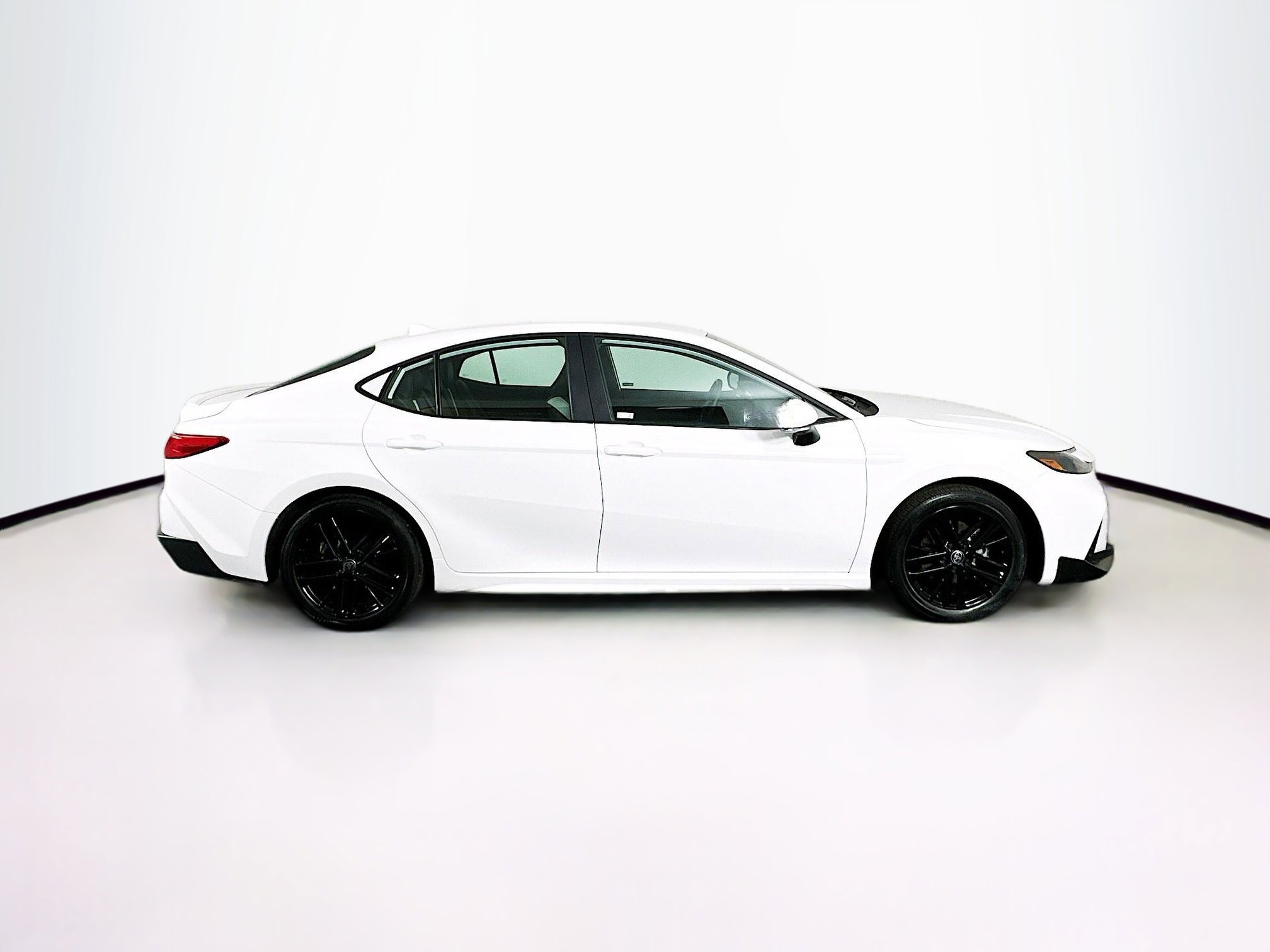 Used 2025 Toyota Camry SE image 10