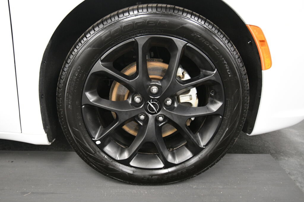 Used 2025 Chrysler Pacifica Limited FWD image 34