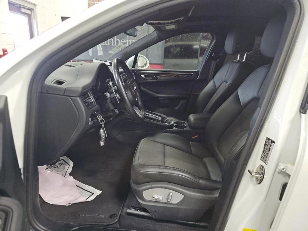 Used 2022 Porsche Macan Base image 4