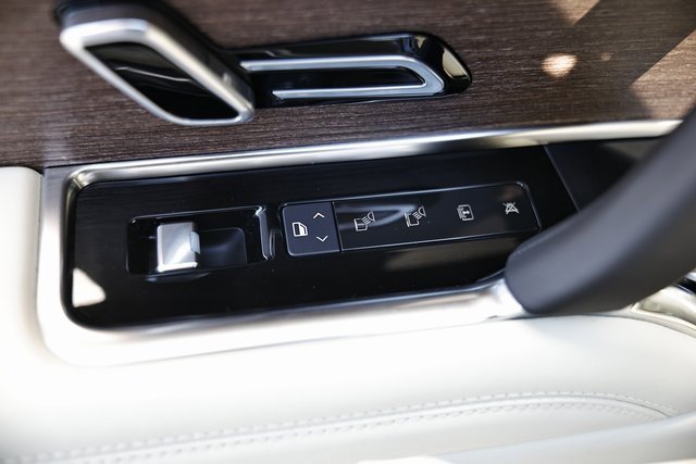 New 2025 Land Rover Range Rover SE image 30