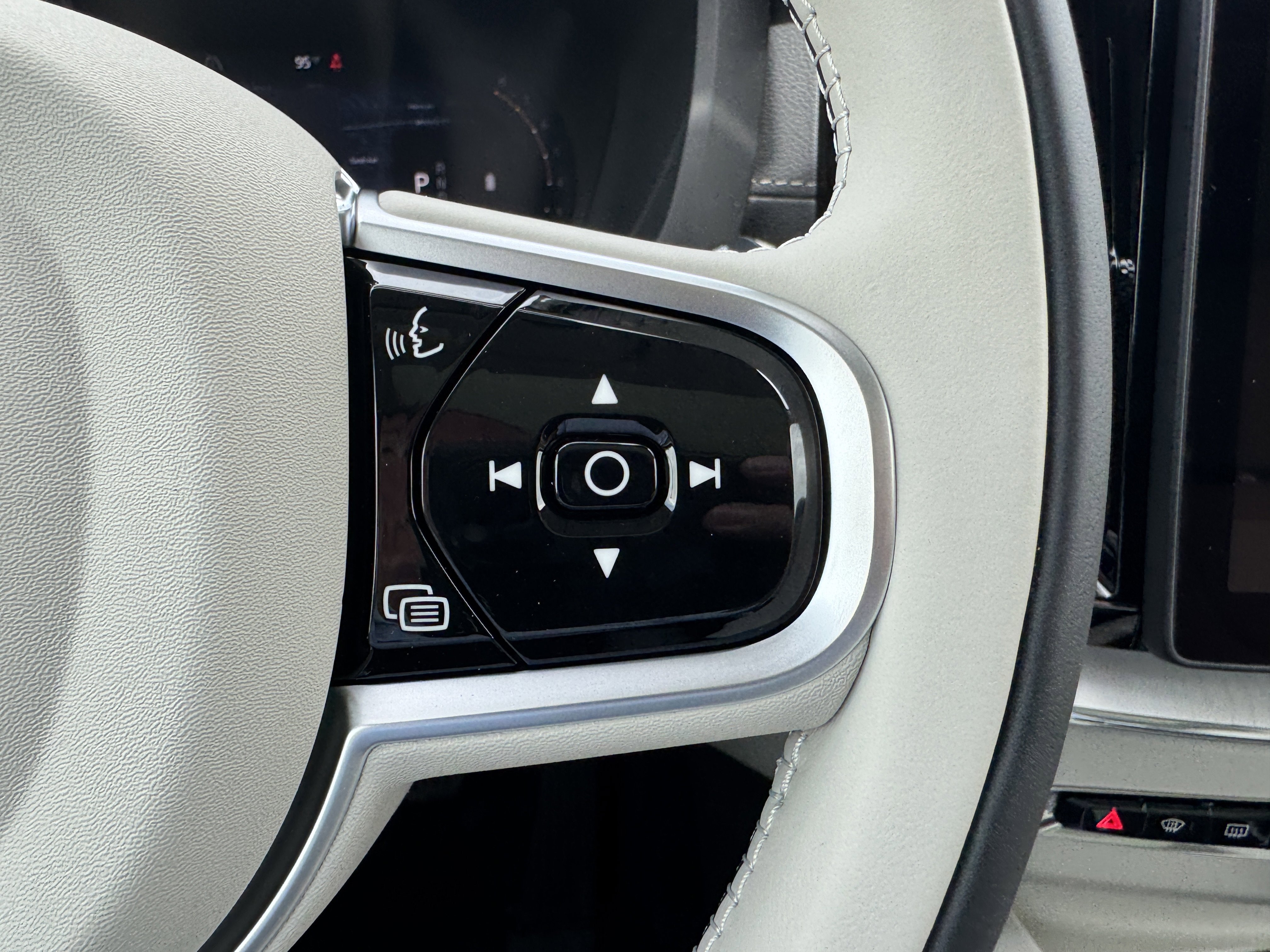New 2026 Volvo XC60 B5 Ultra w/ Climate Package image 31