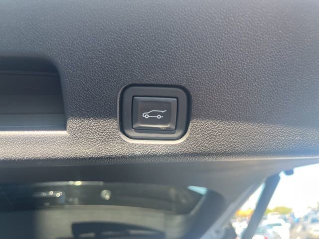 Used 2024 Chevrolet Traverse RS image 12