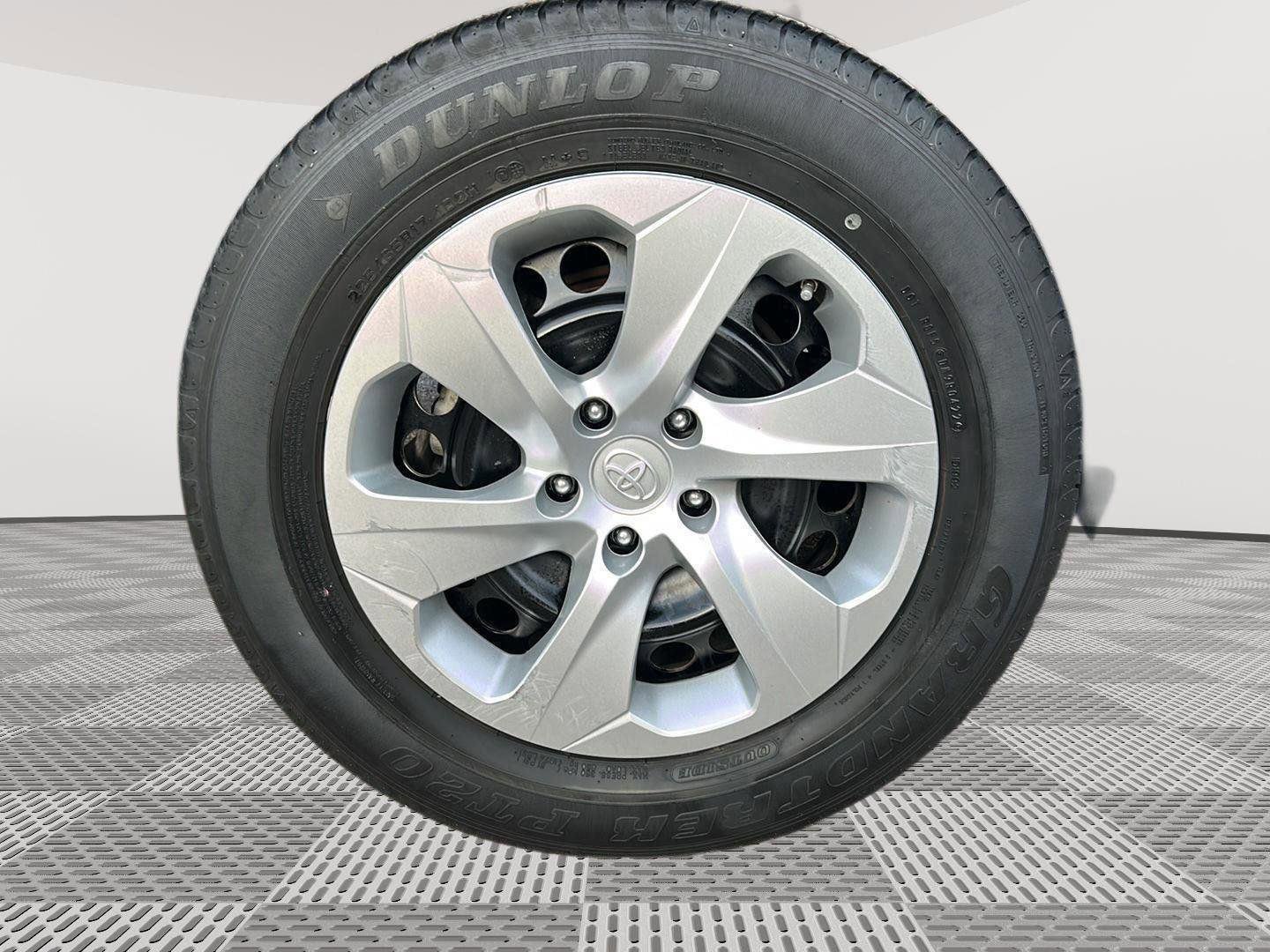 Used 2022 Toyota RAV4 LE image 24