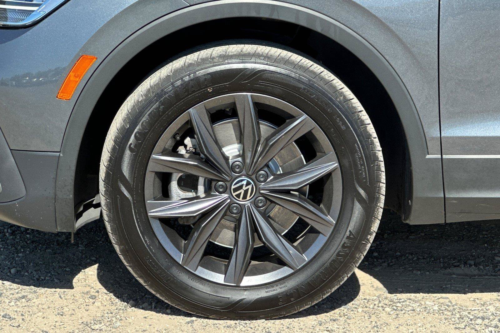 Certified 2023 Volkswagen Tiguan SE FWD image 26