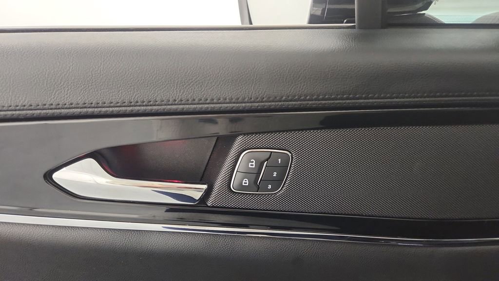 Used 2022 Lincoln Nautilus Reserve image 28