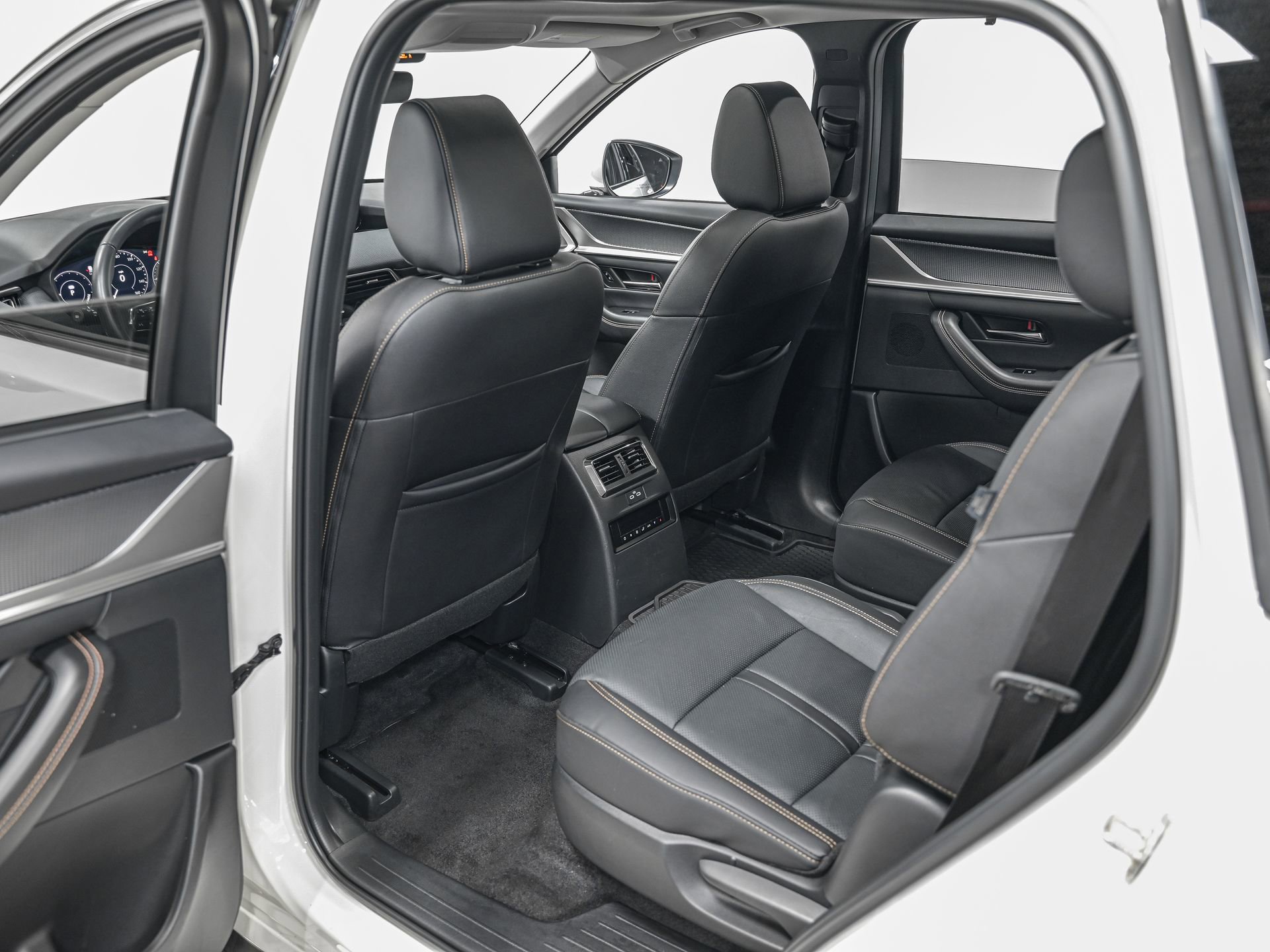 Used 2024 MAZDA CX-90 Plug-In Hybrid w/ Premium Pkg image 28