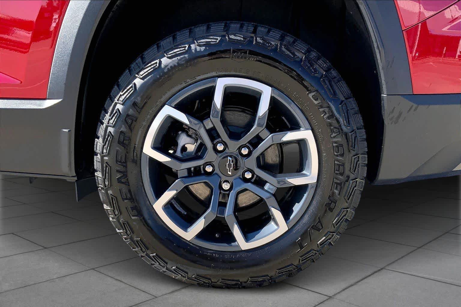 Certified 2026 Chevrolet Equinox ACTIV w/ LPO, Floor Liner Package FWD image 20