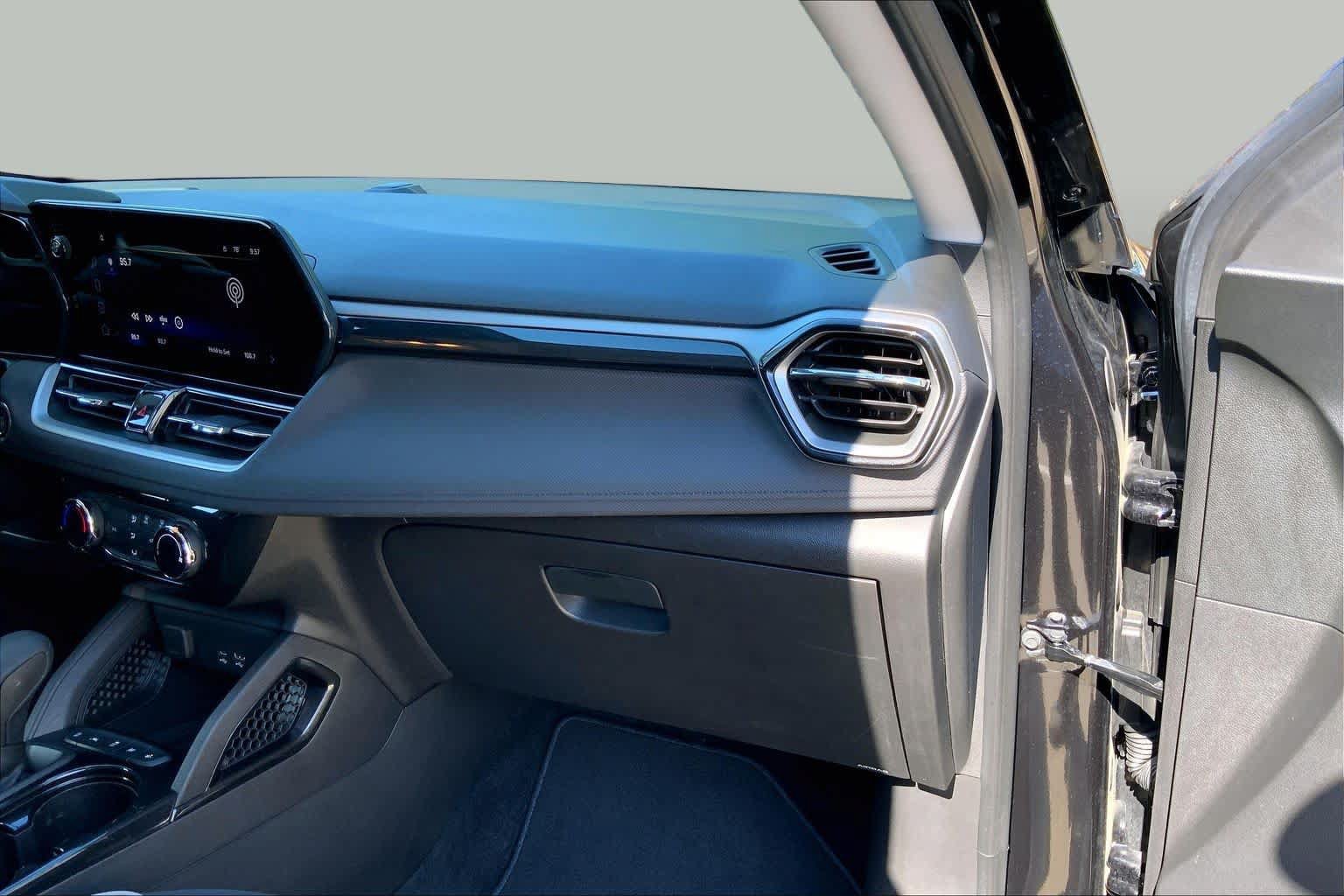 Used 2025 Chevrolet TrailBlazer LT FWD image 18