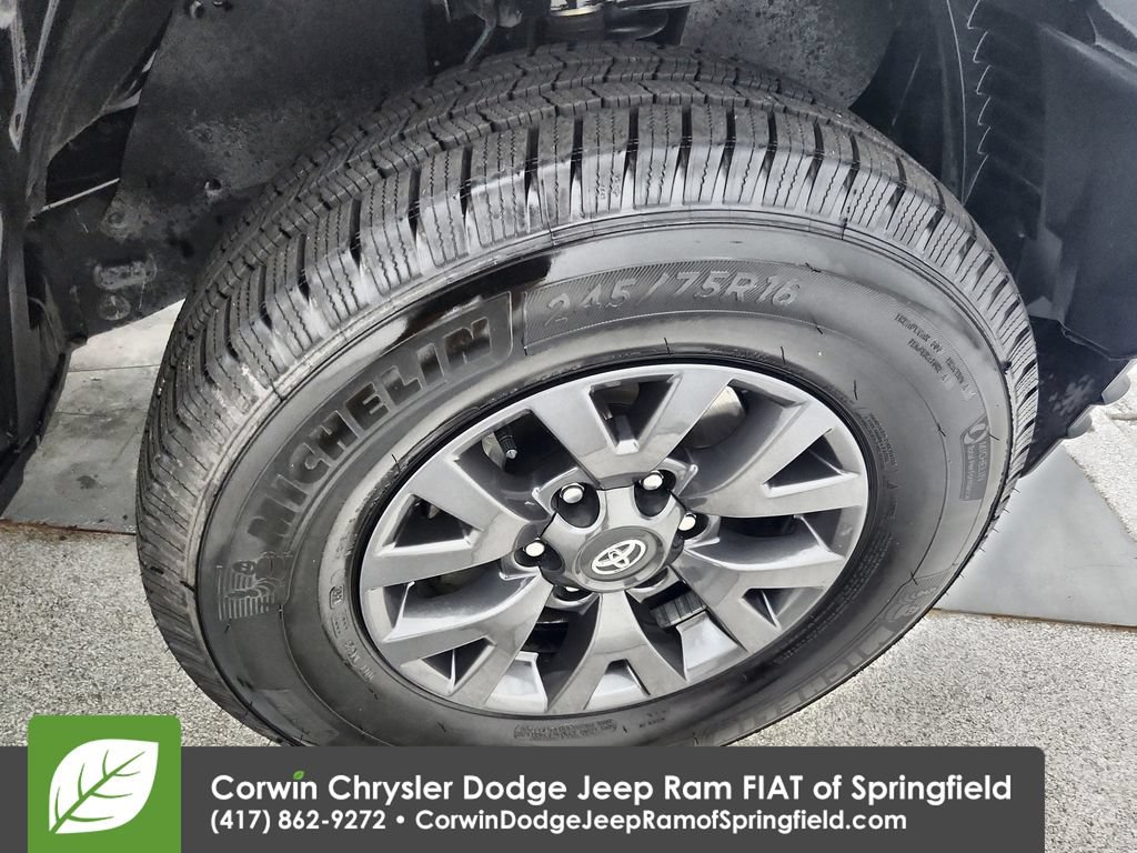 Used 2021 Toyota Tacoma SR5 RWD image 32