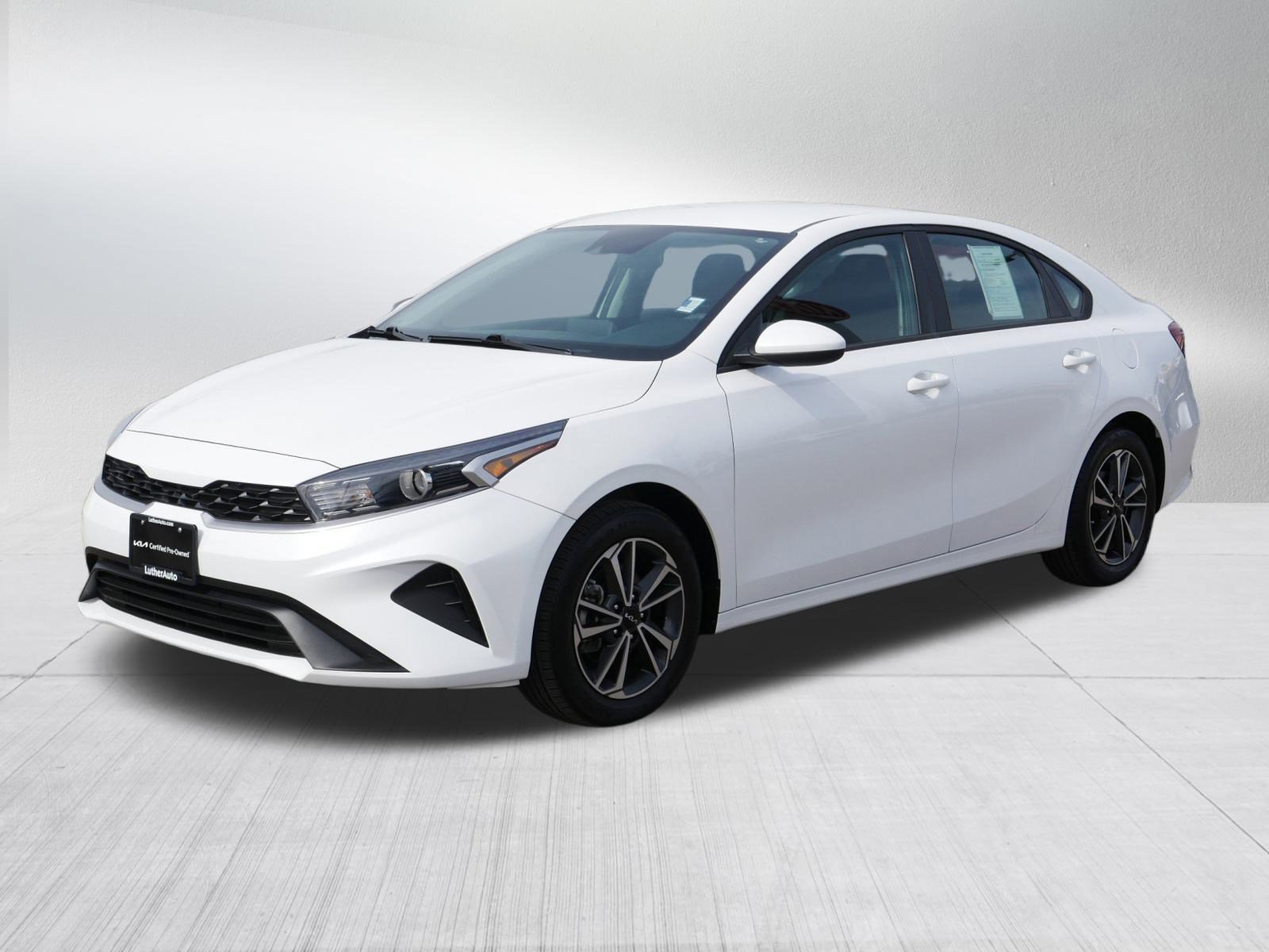 Certified 2022 Kia Forte LXS image 3