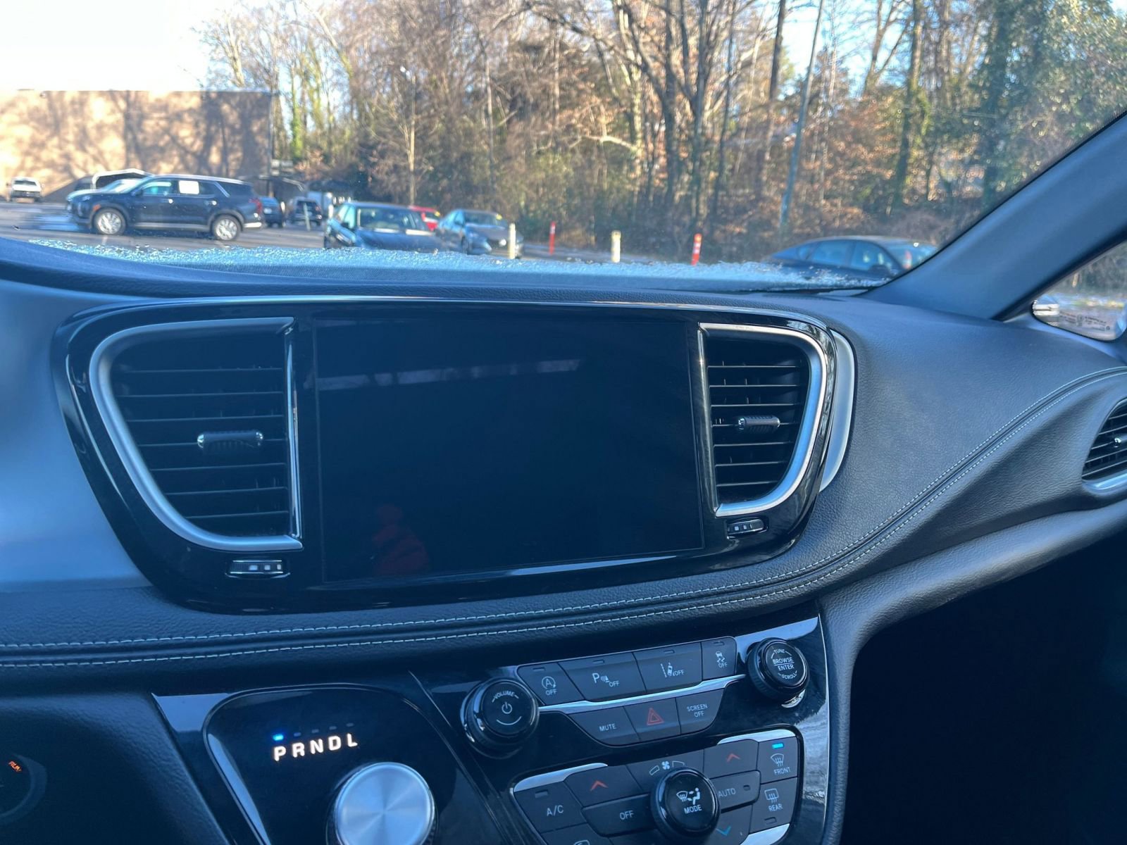 Used 2025 Chrysler Pacifica Limited image 17