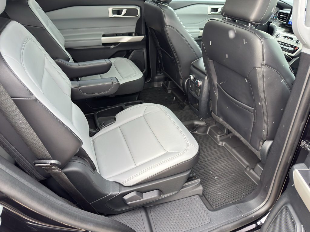 Used 2021 Ford Explorer XLT w/ XLT Sport Appearance Package image 36