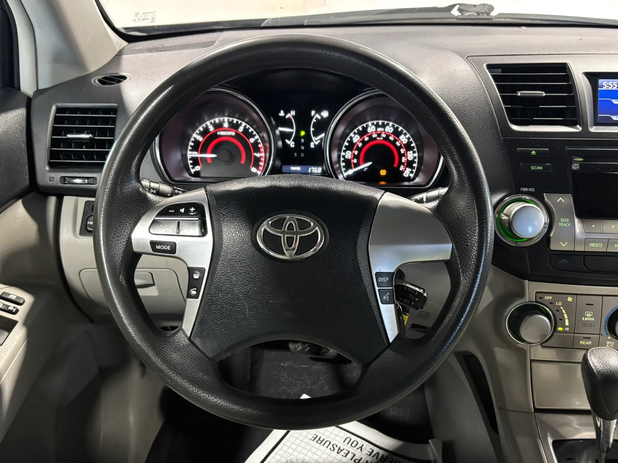 Used 2012 Toyota Highlander 4WD w/ Tech Pkg image 13