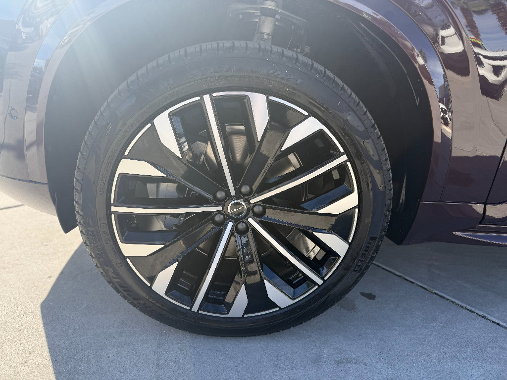 New 2026 Volvo XC90 B6 Ultra w/ Lounge Package image 9