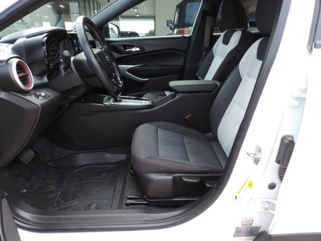 Used 2024 Chevrolet Trax RS w/ Sunroof Package image 23