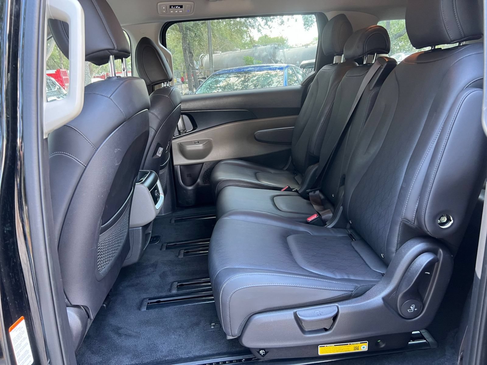 Used 2026 Kia Carnival FWD image 42