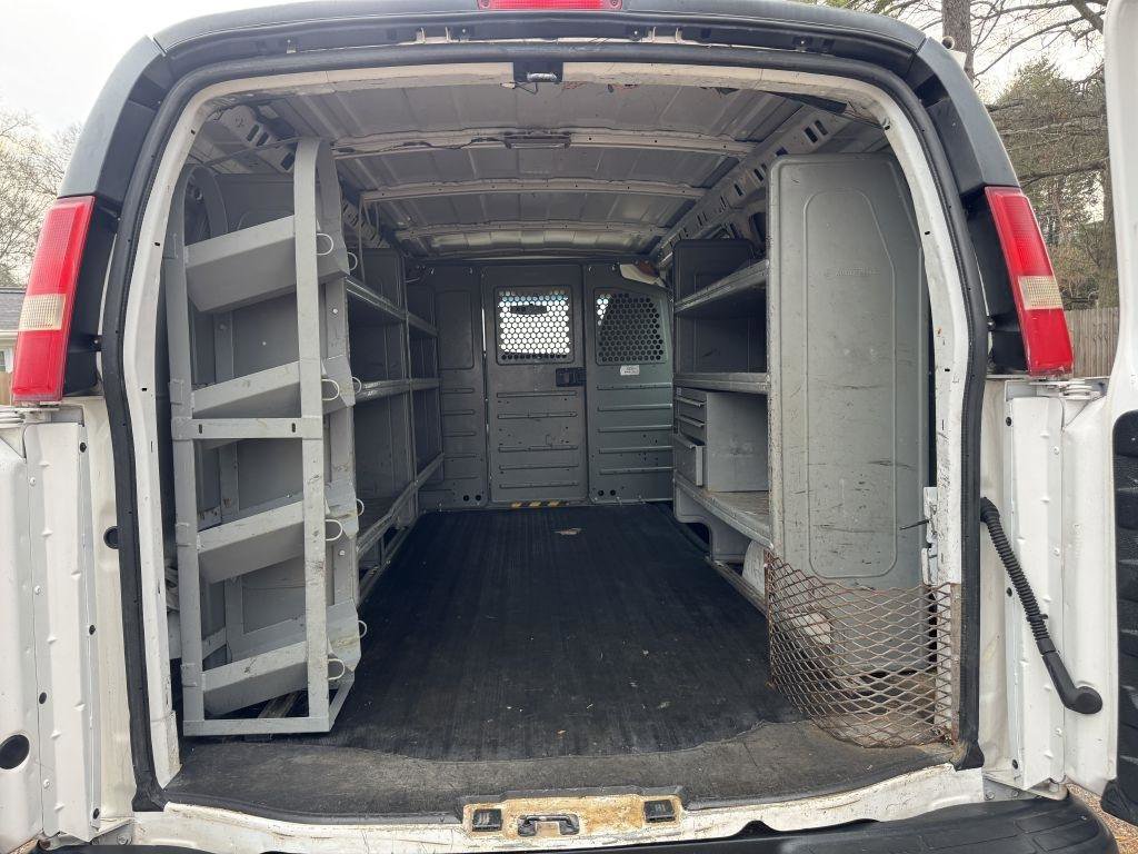 Used 2011 Chevrolet Express 2500 image 5