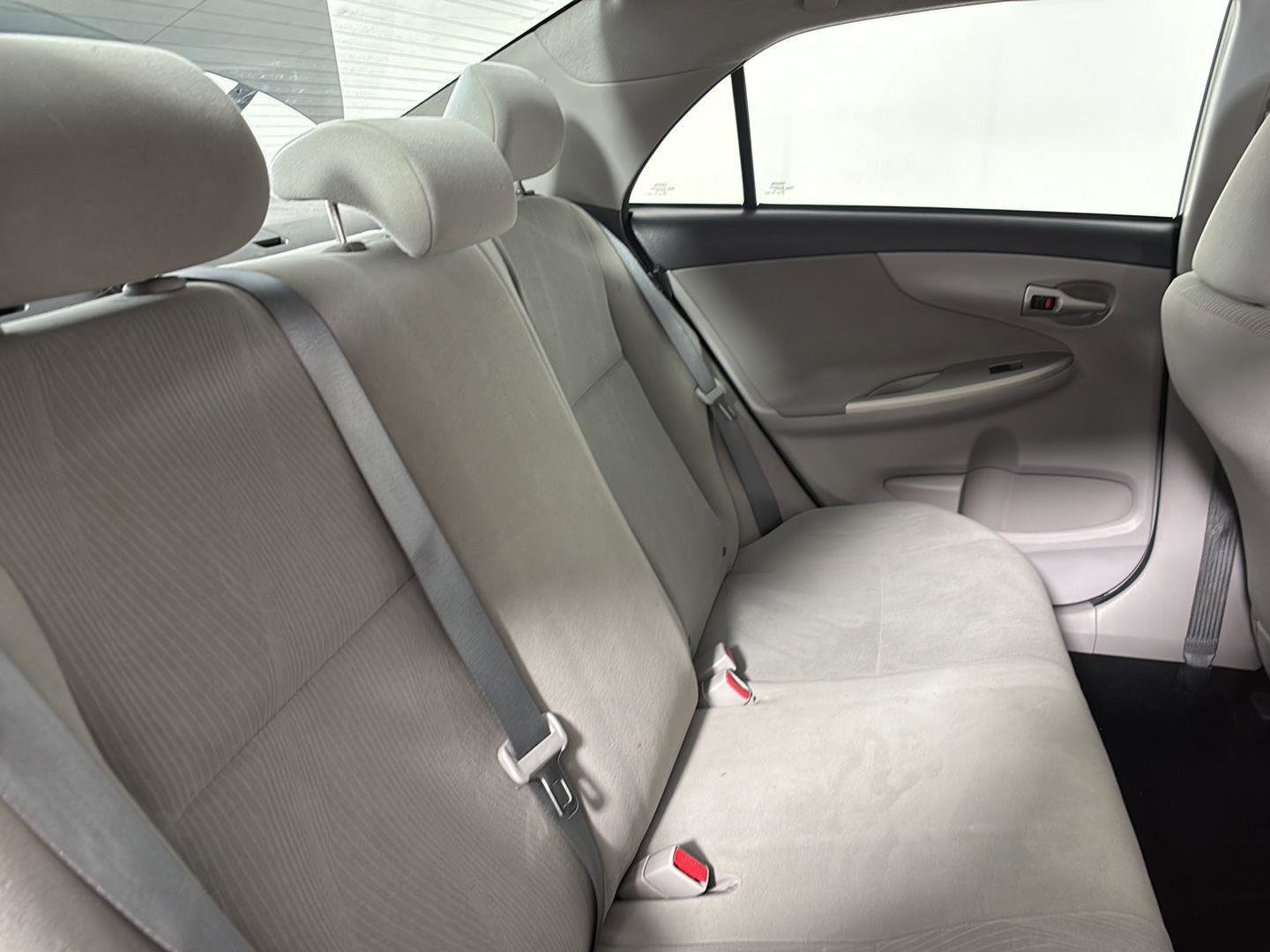 Used 2013 Toyota Corolla LE FWD image 17