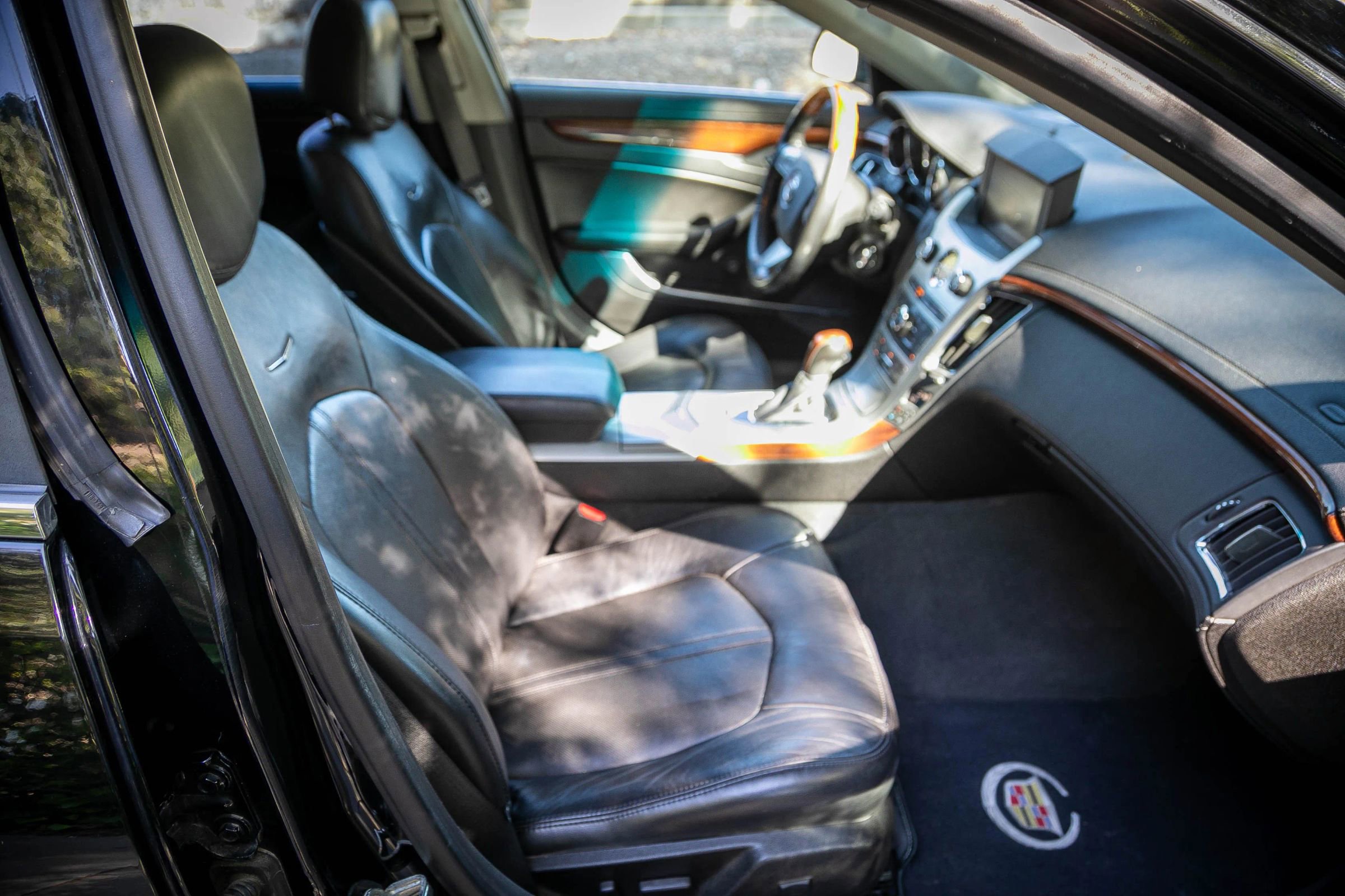 Used 2010 Cadillac CTS Premium image 28