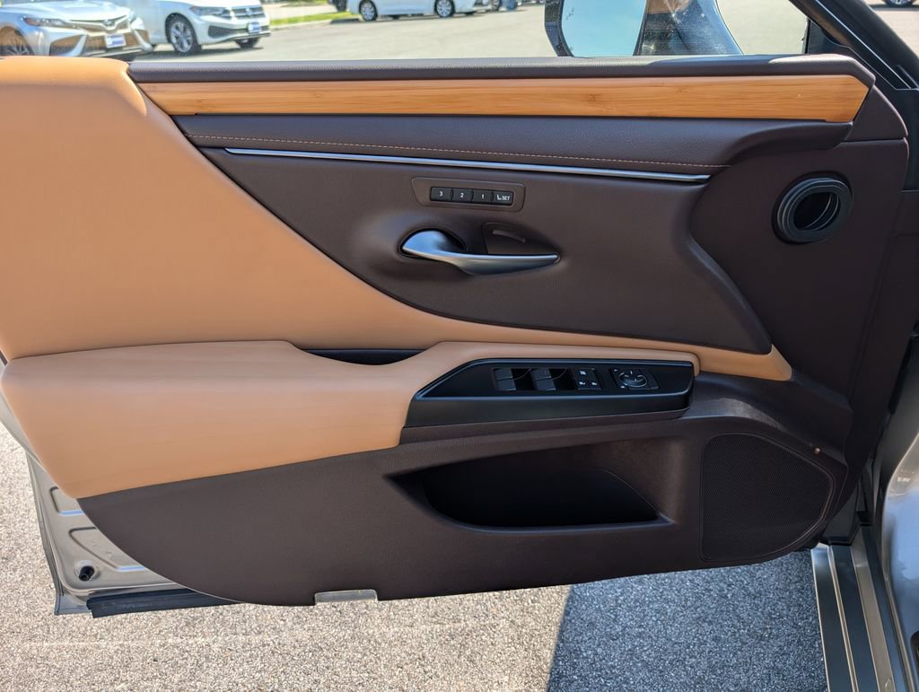 Used 2019 Lexus ES 300h FWD image 13