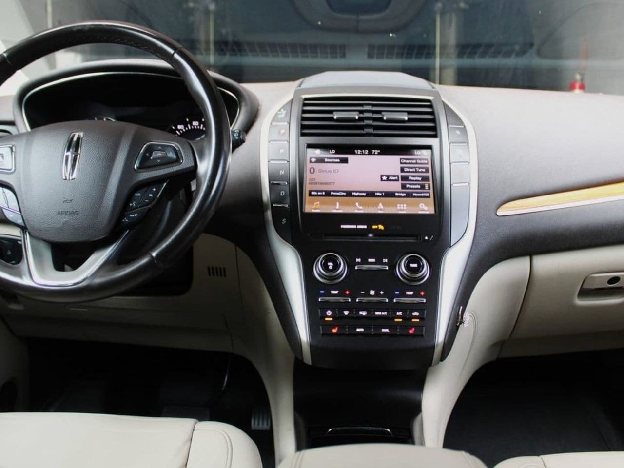 Used 2019 Lincoln MKC Select w/ Select Plus Package FWD image 16