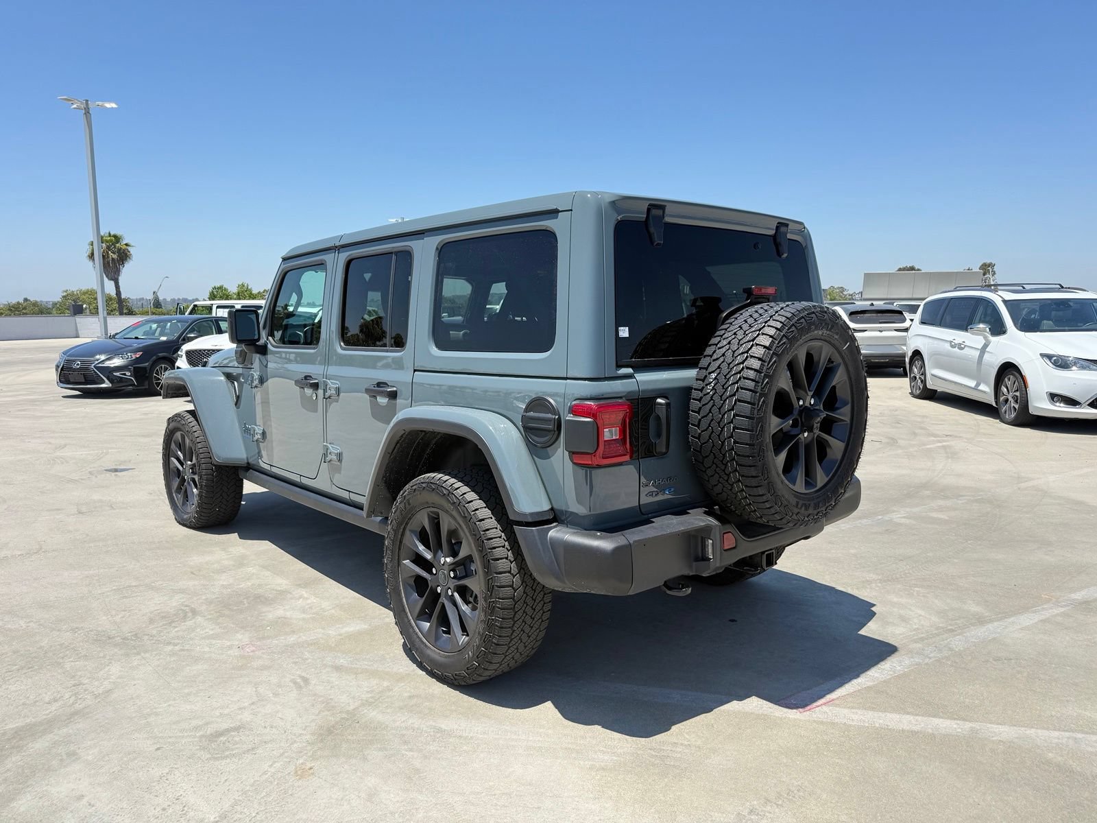 Used 2025 Jeep Wrangler Unlimited Sahara AWD/4WD image 2