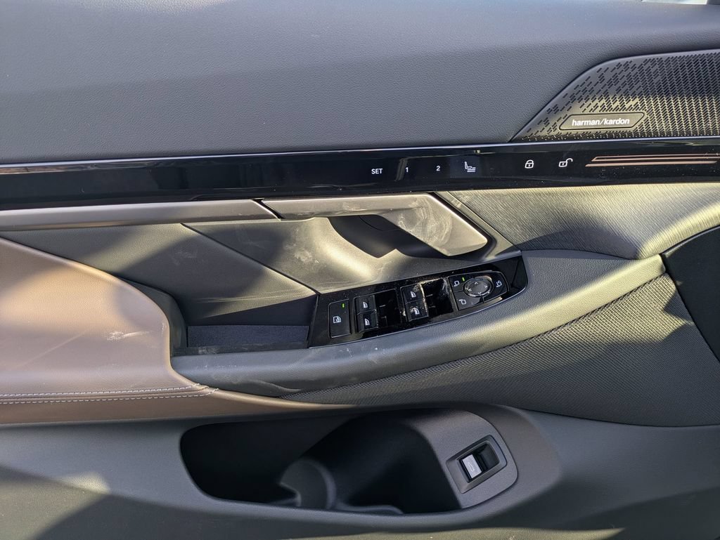 New 2026 BMW 530i xDrive w/ Premium Package AWD/4WD image 11