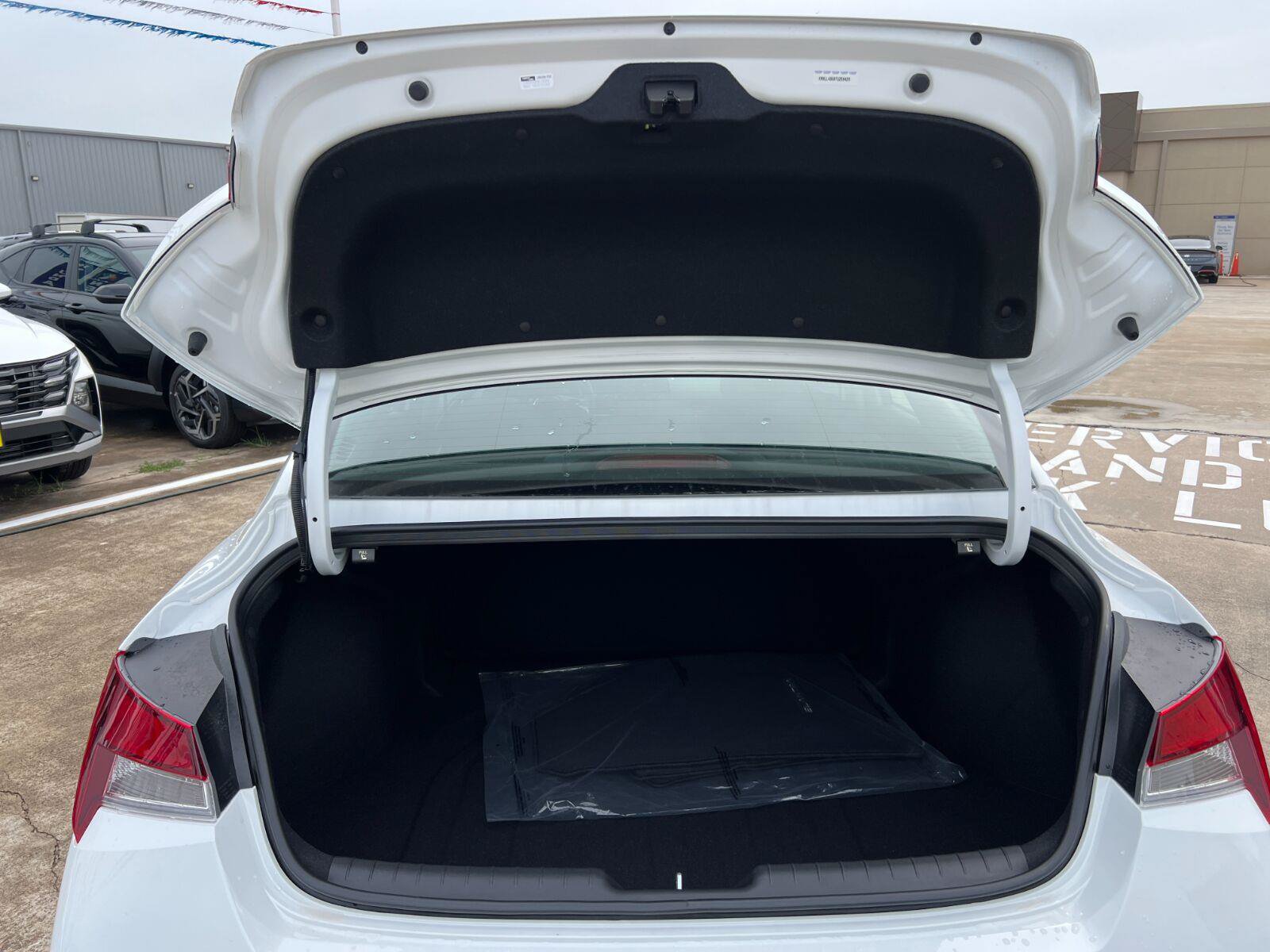 New 2026 Hyundai Elantra SE FWD image 13