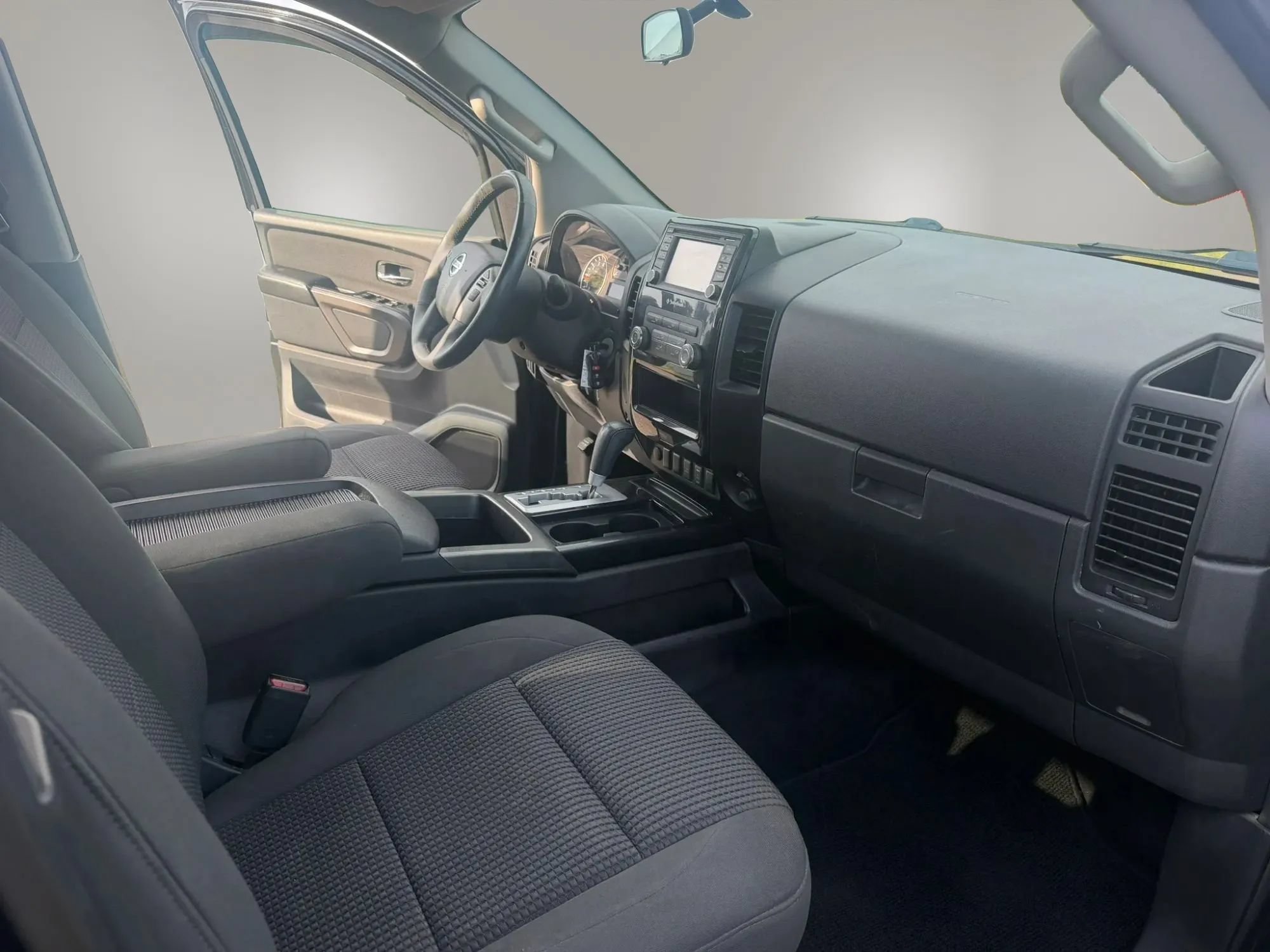 Used 2015 Nissan Titan SV w/ SV Value Truck Package RWD image 15